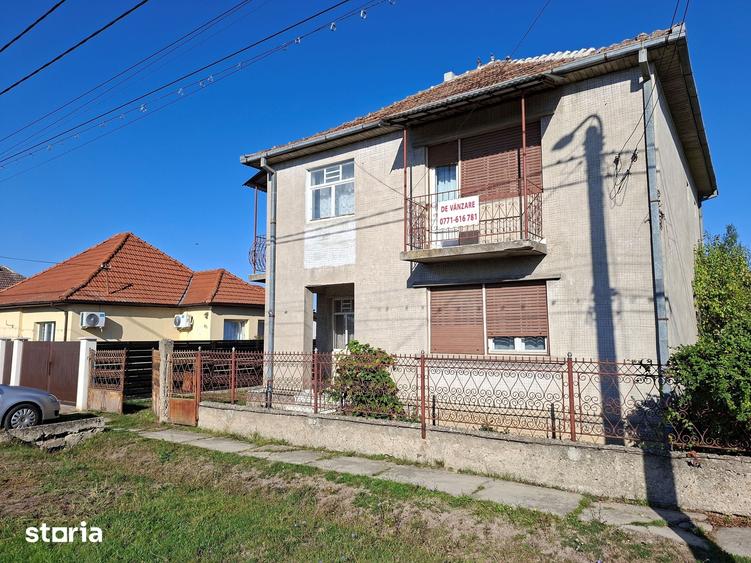 Casă cu 4 camere cu Teren 1421 Mp în Ardud