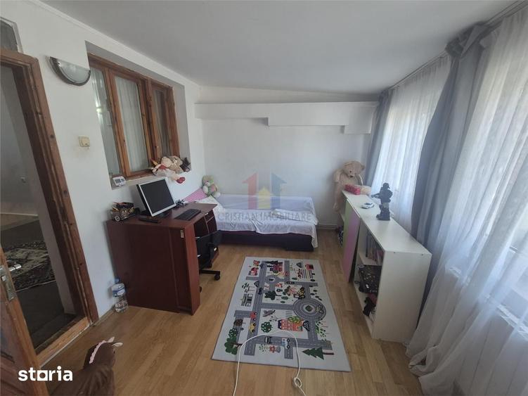 Casă cu 5 camere cu Teren 200 Mp în Școlilor