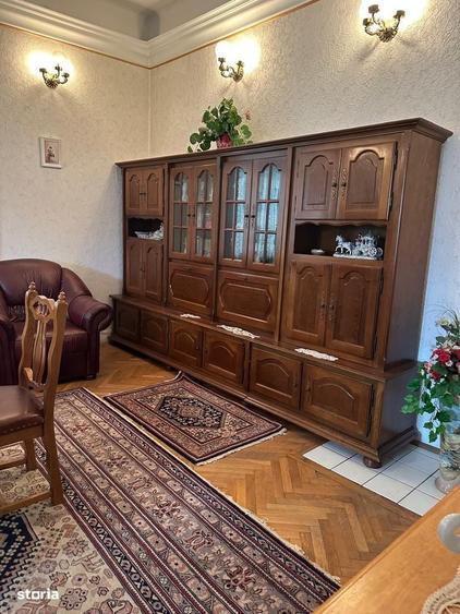 Casă cu 4 camere cu Teren 1800 Mp în Central