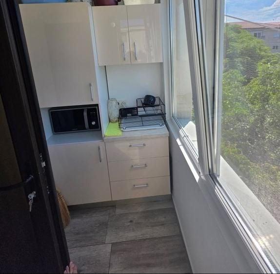 Apartament cu 3 camere decomandat în Girocului