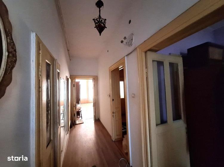 Casă cu 4 camere în Central