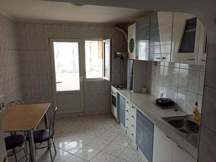 Apartament cu 4 camere decomandat în Lujerului