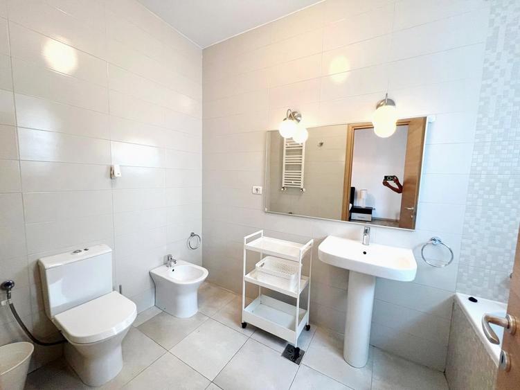 Apartament cu 3 camere decomandat în Floreasca
