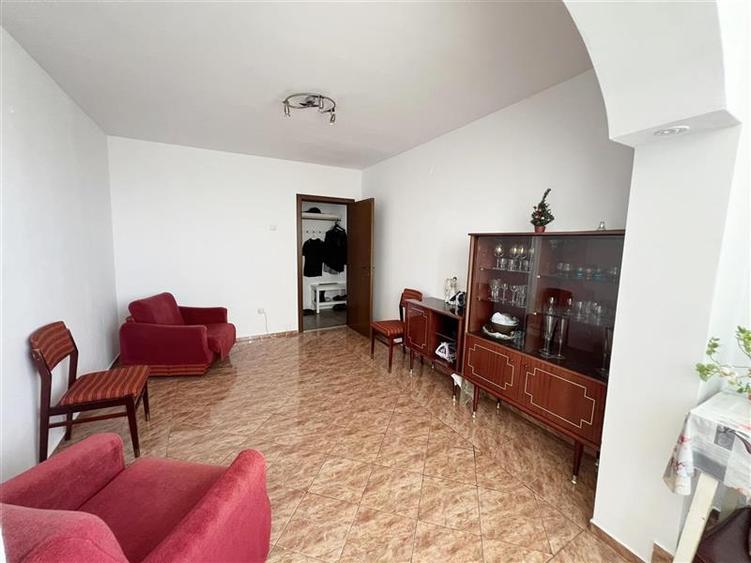 Apartament 3 camere decomandat - 2