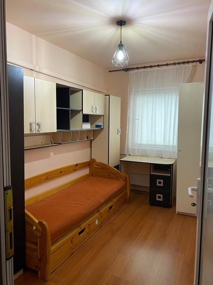 Apartament cu 3 camere decomandat în Decebal