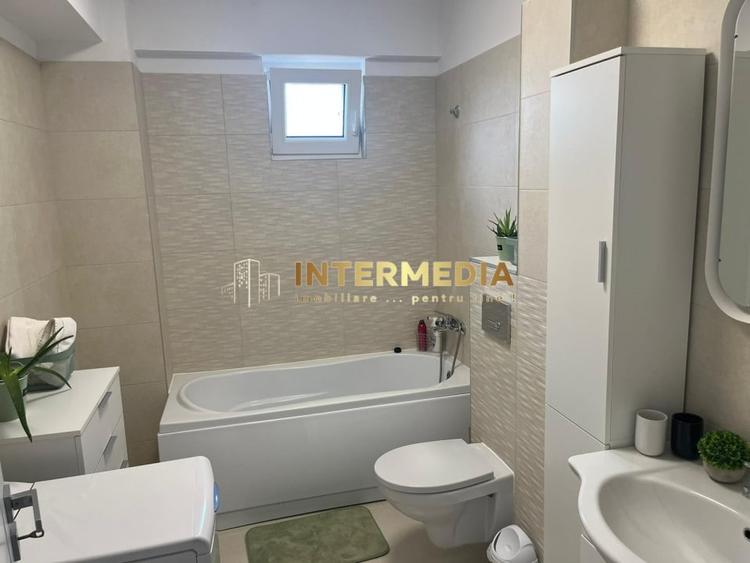 Apartament cu 3 camere decomandat, mobilat în Central