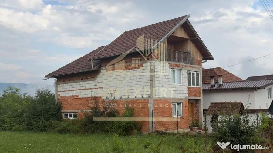 Casă cu 4 camere cu Teren 1000 Mp în Albești