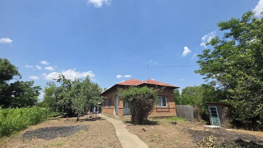Casă cu 3 camere cu Teren 1900 Mp în Radovanu