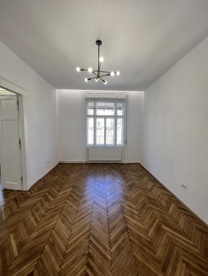 Apartament cu 3 camere semidecomandat în Neptun