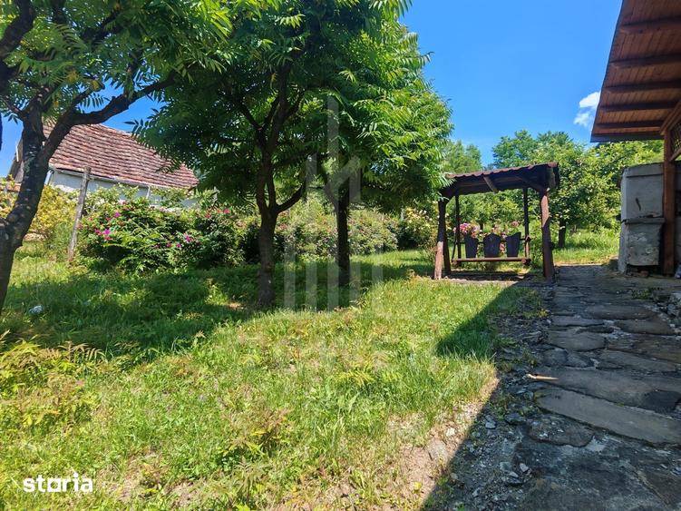Casă cu 5 camere cu Teren 1929 Mp în Beclean