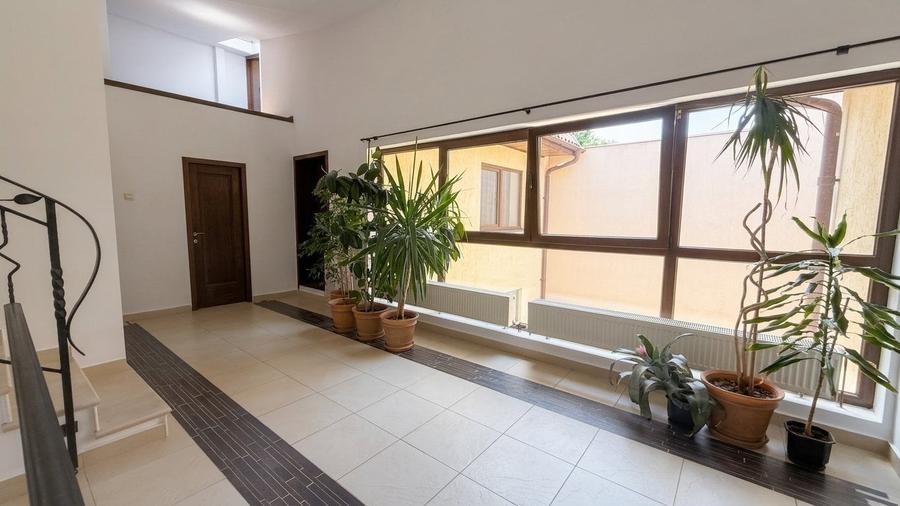 Casă individuală cu 4/5 locuri de parcare în Domenii - 8