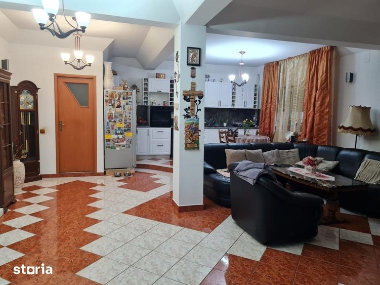 Casa, P+1+M, la 5 minute de Metrou Aparatorii Patriei. - 2