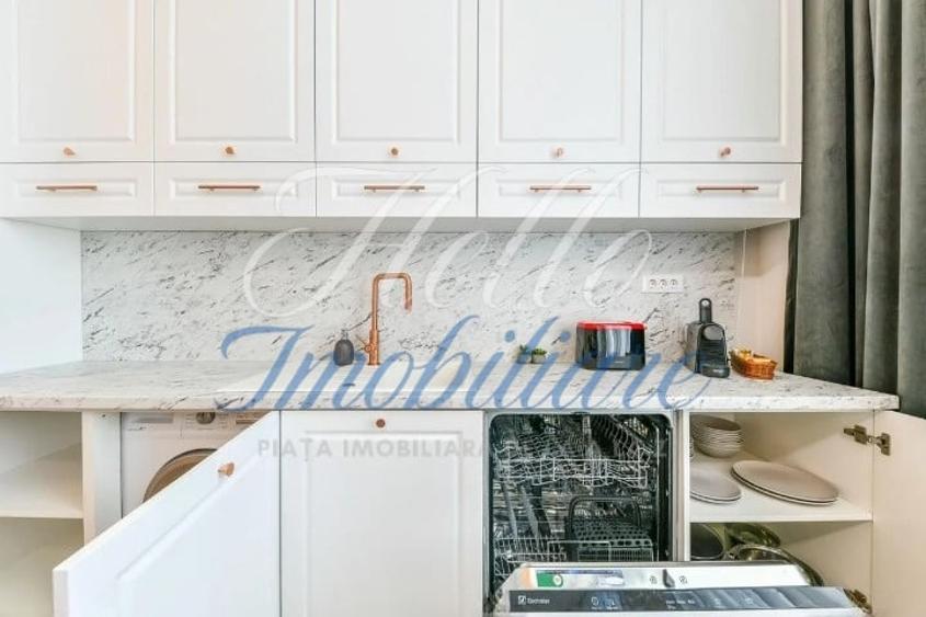 Apartament cu 3 camere semidecomandat, mobilat în Central