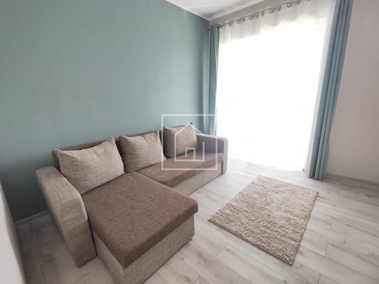 Apartament cu 3 camere semidecomandat, mobilat în Periferie