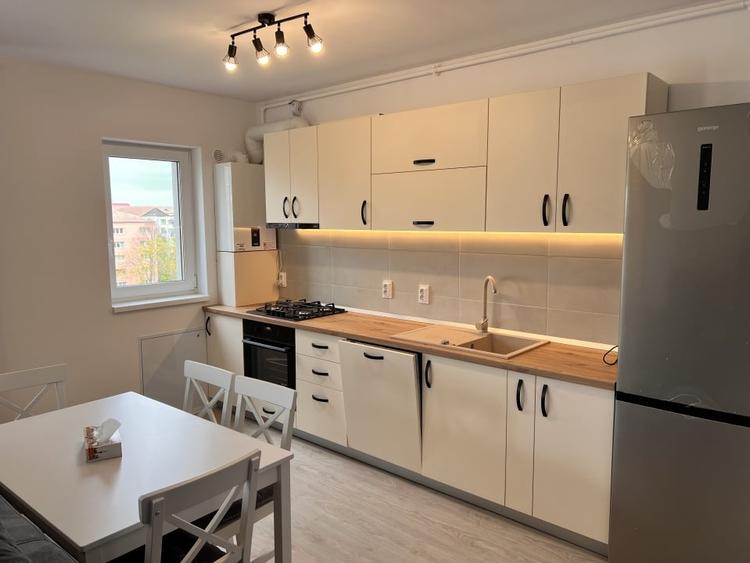 Apartament cu 2 camere semidecomandat, mobilat în Mihai Viteazul