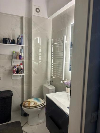Apartament cu 2 camere decomandat în Titan