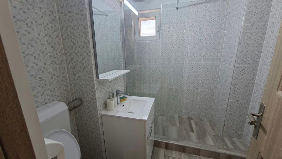 Apartament cu 3 camere decomandat în Corina