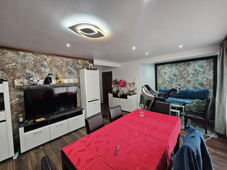 Casă individuală cu 6 camere cu Piscina în Freidorf