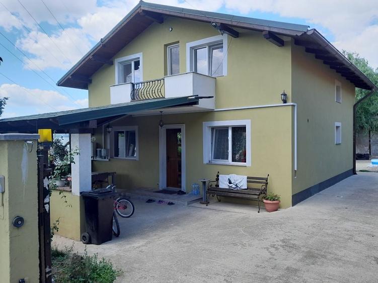 Casă cu 4 camere în Exterior Vest