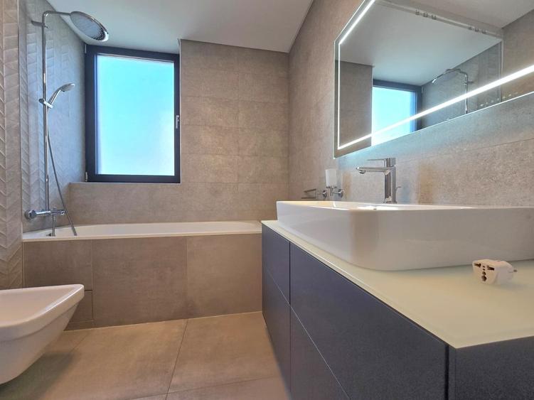 Apartament cu 5 camere în Floreasca
