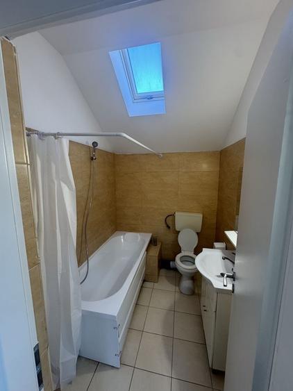 Apartament cu 3 camere, mobilat în Central