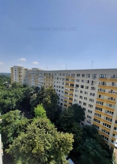 Apartament cu 3 camere decomandat în Tei