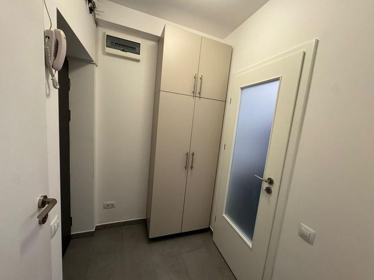 Apartament cu 3 camere în Mihai Bravu
