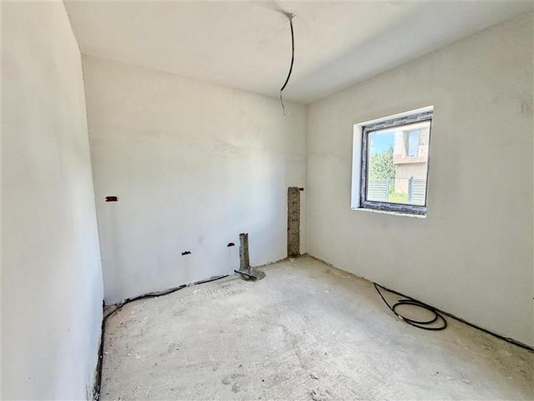 Duplex cu 4 camere cu Teren 200 Mp în Miroslava