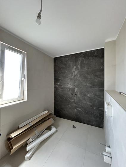 Duplex cu 4 camere cu Canalizare în Central