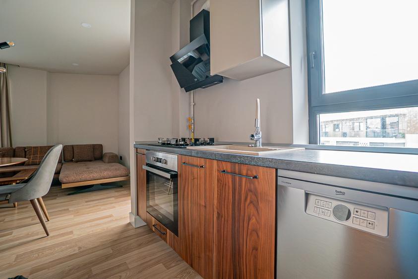 Apartament cu 3 camere, mobilat în Universitate