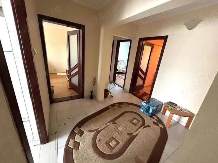 Apartament cu 4 camere decomandat în Central