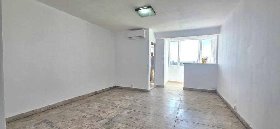 Garsonieră decomandată în Far