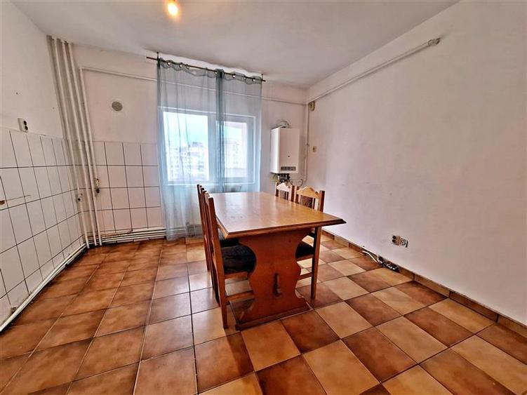Apartament cu 3 camere decomandat în Narcisa