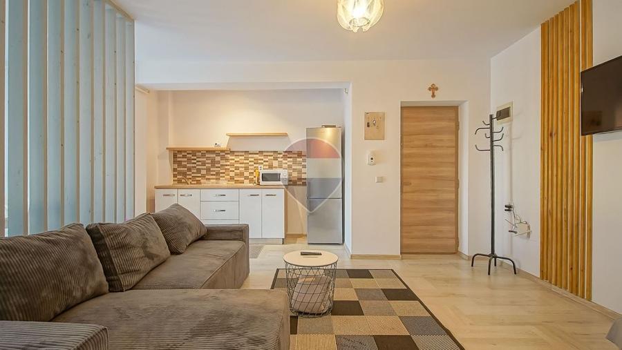 Apartament cu 2 camere decomandat în Tractorul