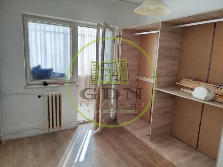 Apartament cu 3 camere semidecomandat în Valenta