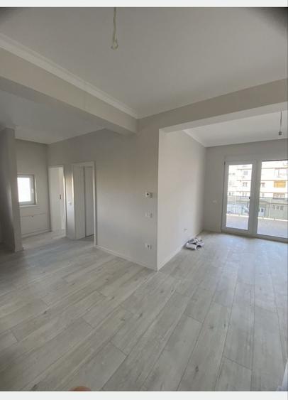 Apartament cu 3 camere decomandat în Cantemir