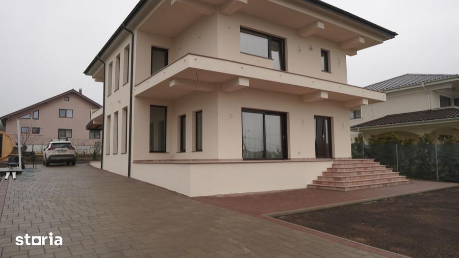 Casă cu 4 camere cu Teren 1080 Mp în Șcheia