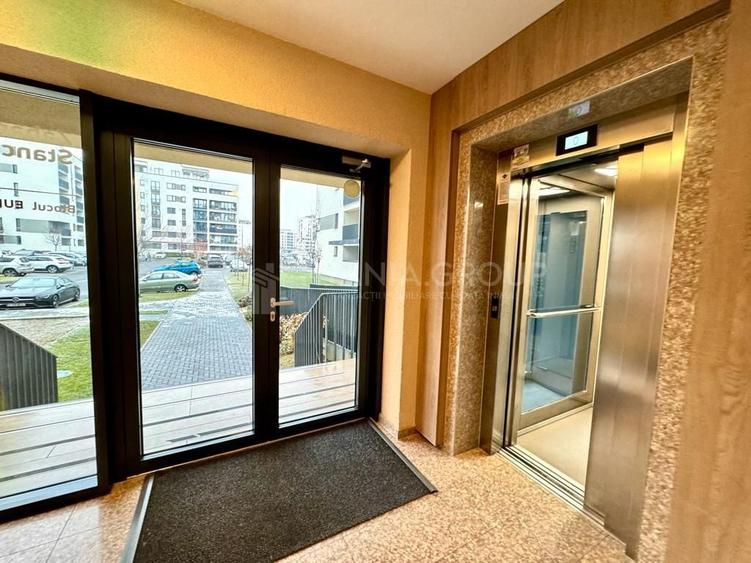 Apartament cu 2 camere semidecomandat, mobilat în Tractorul