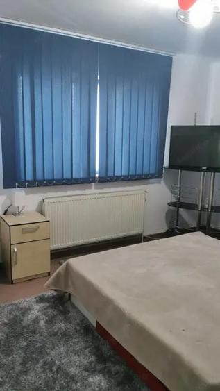 Apartament cu 2 camere semidecomandat în Prelungirea Craiovei