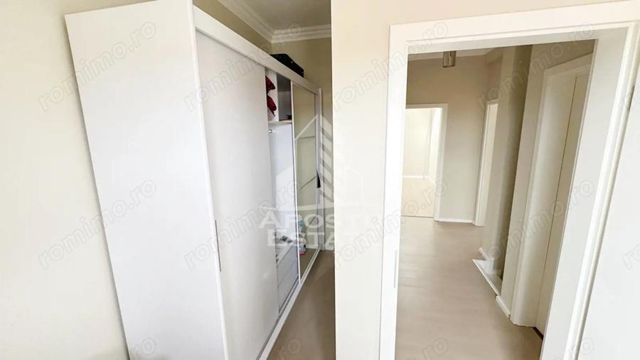 Apartament cu 3 camere semidecomandat, mobilat în Giroc