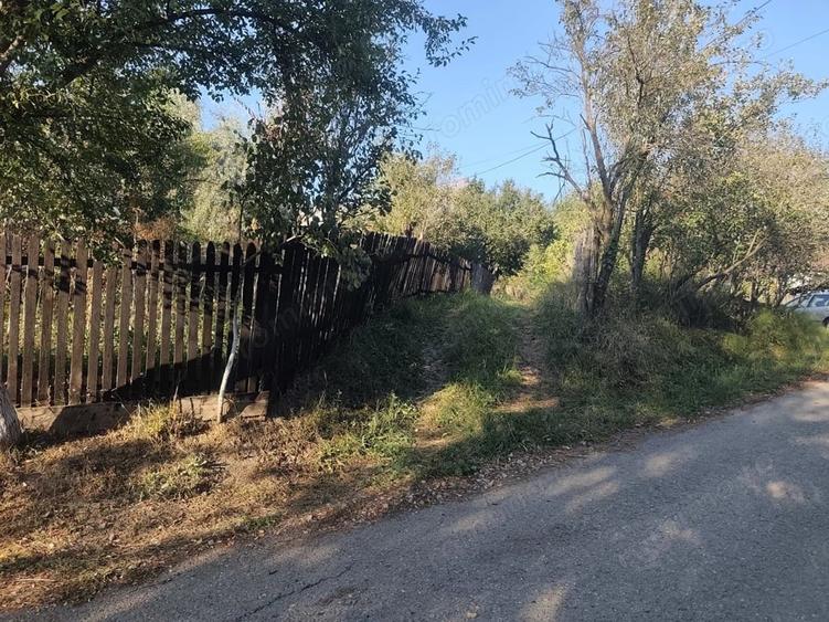 Teren de 2631 mp, în Malu Mierii