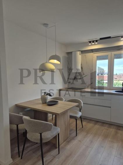 Apartament cu 3 camere semidecomandat, mobilat în Circumvalațiunii