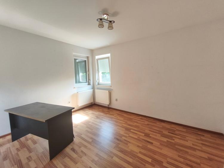 Duplex cu 7 camere cu Canalizare în Chișoda