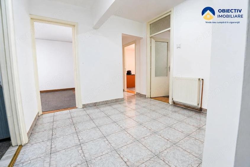 Apartament cu 4 camere decomandat în Central