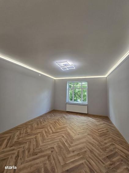 Spațiu comercial, de 450 mp, în Copou