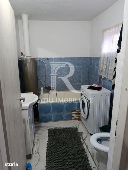 Casă cu 6 camere cu Teren 2300 Mp în Pomezeu