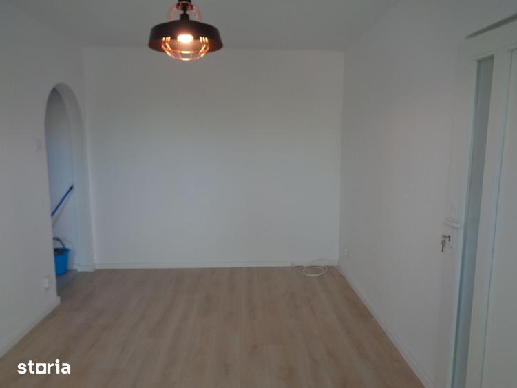 Apartament 2 camere renovat, termoteca ,baie cu geam, etaj 2 ,VLAICU - 10