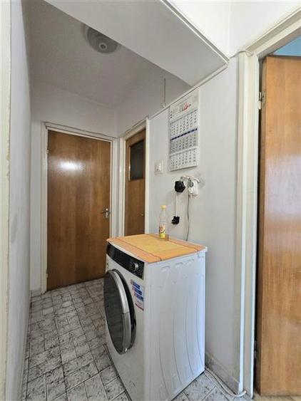 Apartament cu 3 camere semidecomandat în Teiul Doamnei