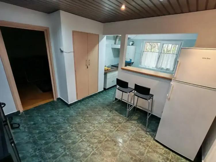 Apartament cu 3 camere decomandat, mobilat în Nerva Traian