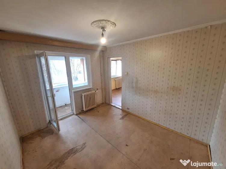 Apartament cu 3 camere semidecomandat în Tomis Nord